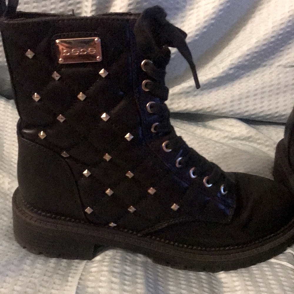 Bebe brand new with gold studs. 
Super cute and stylish 
Perfect for a Xmas gift